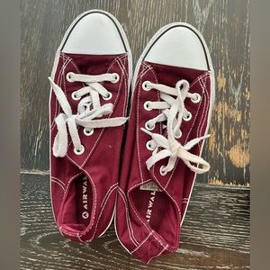 Maroon Airwalk tennis shoes. Size 8.5. Runs narrow. Used condition.